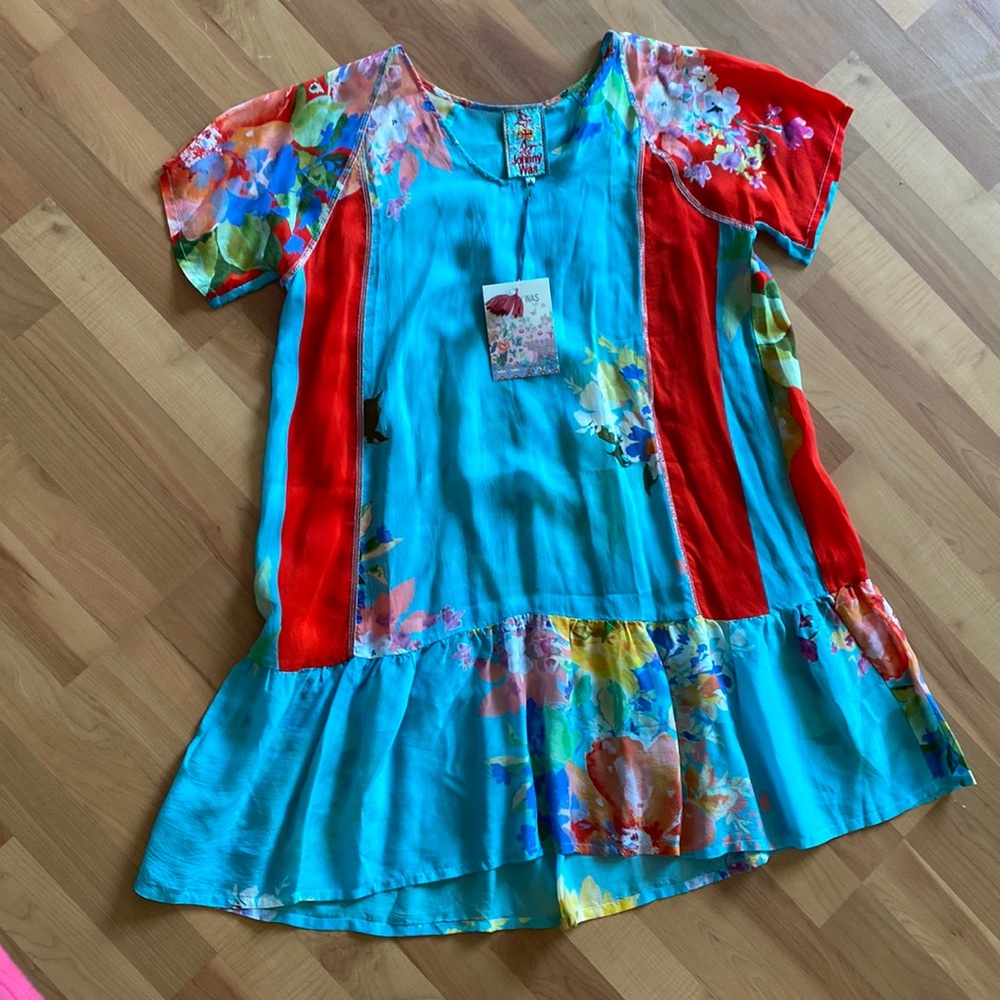 Stunning new with tags Johnny was tunic. Size small.